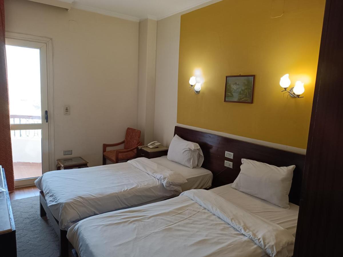 Susanna Hotel Luxor Værelse billede